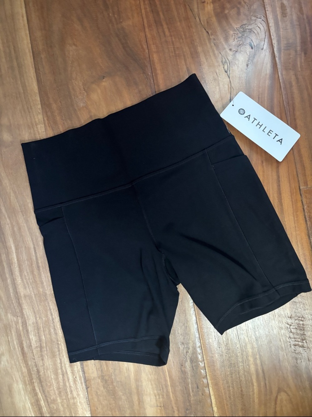 NWT Athleta Salutation Stast Pocket II 7” Short